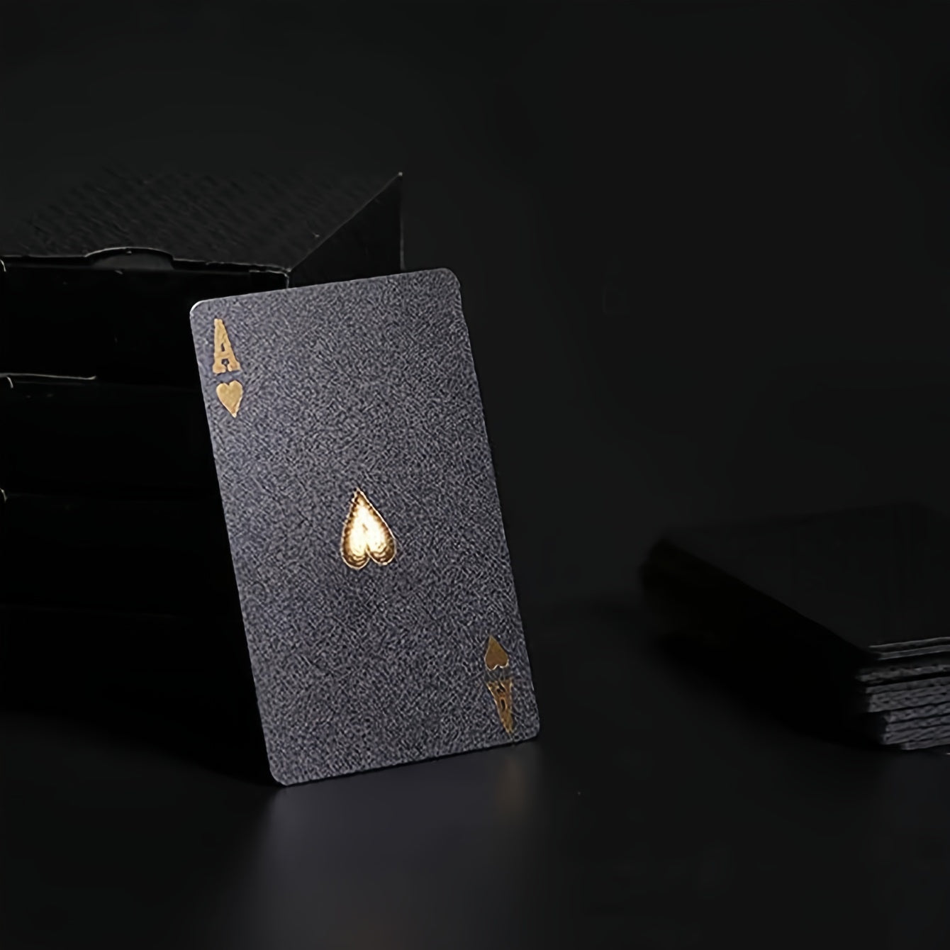 Matériel PVC imperméable de haute qualité, adapté aux amateurs de jeux de société et de fêtes. Jeu de cartes flexible avec boîte, utilisé pour les fêtes de fin d'année et les cadeaux pour les amis et la famille pendant les festivals.