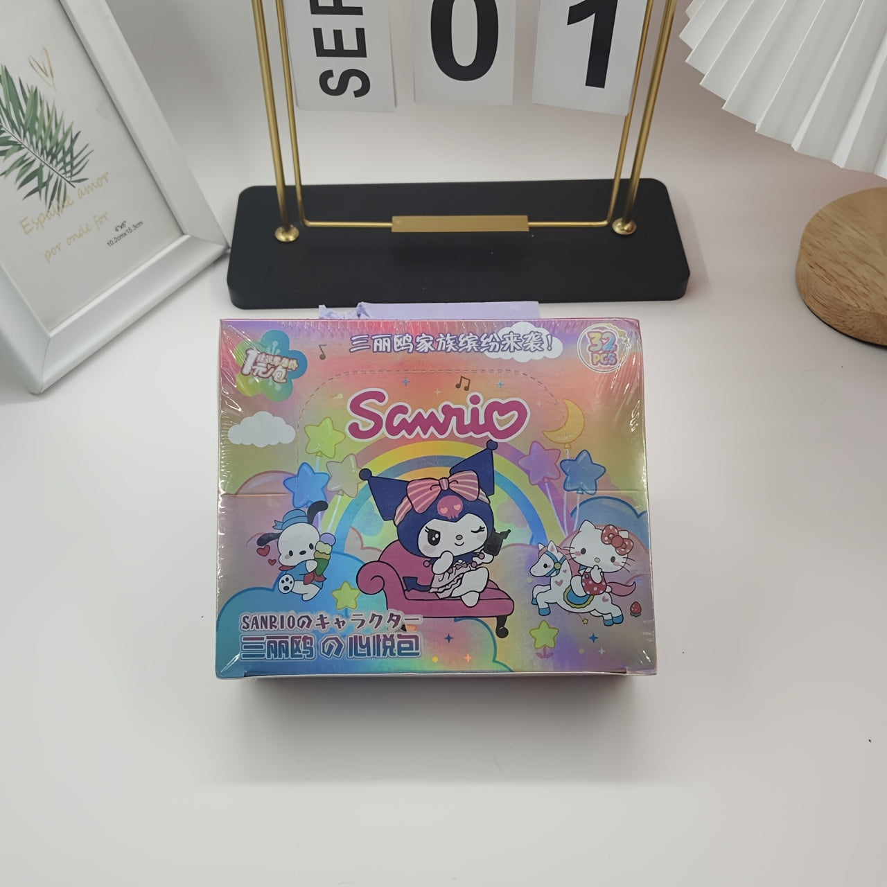 1 Boîte (32 Paquets) de Cartes Série Sanrio - Hello Kitty, My Melody, Kuromi & Plus - Collection de Cartes à Échanger Premium pour Collecteurs et Cadeaux, Petits Présents Idéaux