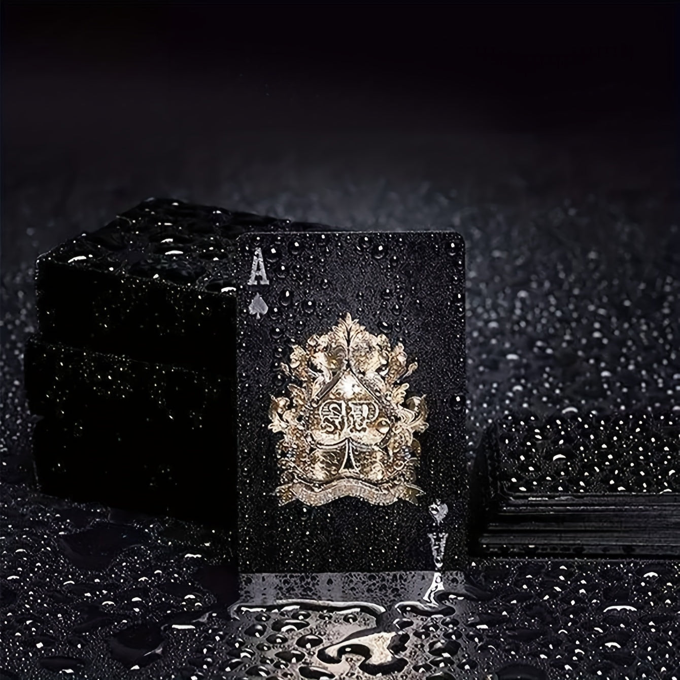 Matériel PVC imperméable de haute qualité, adapté aux amateurs de jeux de société et de fêtes. Jeu de cartes flexible avec boîte, utilisé pour les fêtes de fin d'année et les cadeaux pour les amis et la famille pendant les festivals.