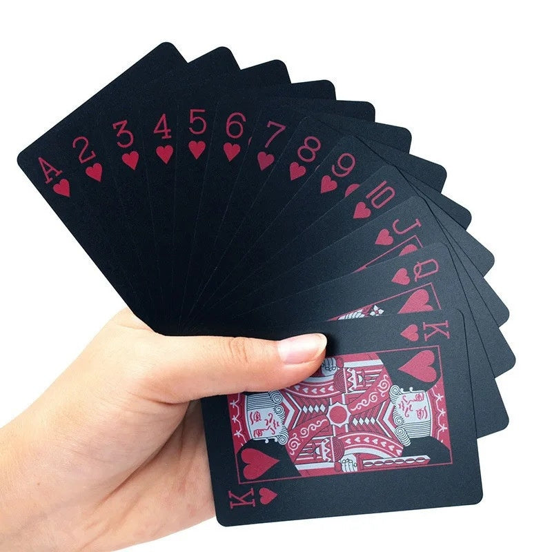 1 jeu de cartes magiques PVC imperméables rouges et noires - design vibrant, idéal pour les soirées jeux et le plaisir en famille