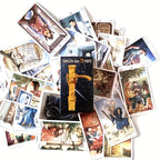 Les cartes du Tarot des 78 portes révèlent le destin lors d'une soirée en famille autour d'une table de divination, pour des jeux de société et de divertissement.